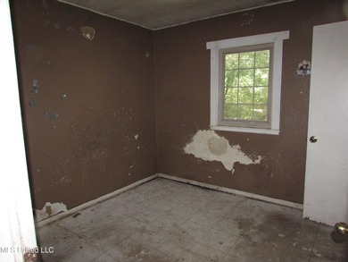 Beautiful large oak trees surround this 3bdrm 1bth home. No - photo 7