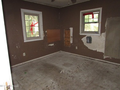 Beautiful large oak trees surround this 3bdrm 1bth home. No - photo 8
