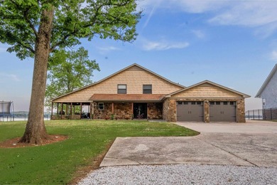 Lake life doesn't get better than this. Situated on the shores - photo 2