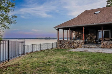 Lake life doesn't get better than this. Situated on the shores - photo 4