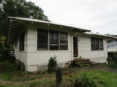 Classic Hawaiian home built in the 1940's. High ceilings with - photo 1