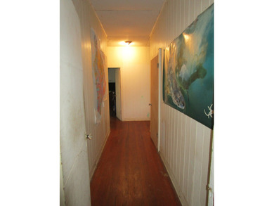 Classic Hawaiian home built in the 1940's. High ceilings with - photo 4