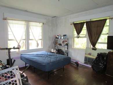 Classic Hawaiian home built in the 1940's. High ceilings with - photo 8