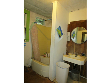Classic Hawaiian home built in the 1940's. High ceilings with - photo 9