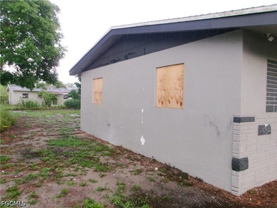 Bring your vision to this Fort Myers fixer-upper with a lot of - photo 4