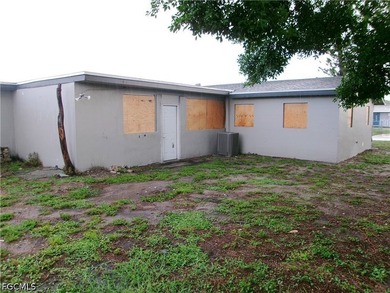 Bring your vision to this Fort Myers fixer-upper with a lot of - photo 5