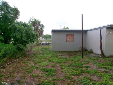 Bring your vision to this Fort Myers fixer-upper with a lot of - photo 6