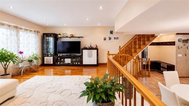 Beautiful and spacious semi-detached single-family home in the - photo 11