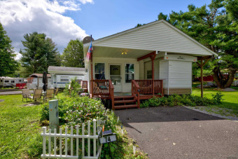 Grab your slice of heaven in Woodstock Lake just 30 minutes from - Lake Home For Sale in Albany, New York