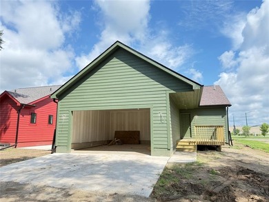 (private lake, pond, creek) Home For Sale in Des Moines Iowa