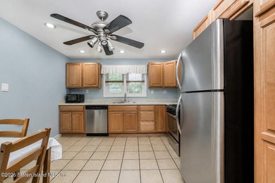 Charming and beautifully updated single-family colonial house - photo 11