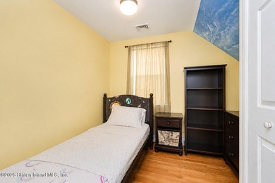 Charming and beautifully updated single-family colonial house - photo 18
