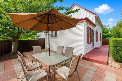 Charming and beautifully updated single-family colonial house - photo 22