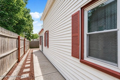 Charming and beautifully updated single-family colonial house - photo 23