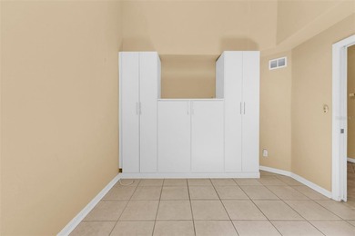 Welcome to this bright, airy, and impeccably maintained home - photo 7