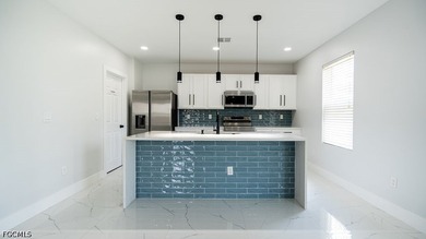 Beautifully renovated 4+Den, 2.5-bath home with a 2-car garage - photo 17