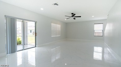 Beautifully renovated 4+Den, 2.5-bath home with a 2-car garage - photo 18