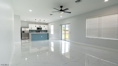 Beautifully renovated 4+Den, 2.5-bath home with a 2-car garage - photo 22