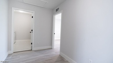 Beautifully renovated 4+Den, 2.5-bath home with a 2-car garage - photo 23