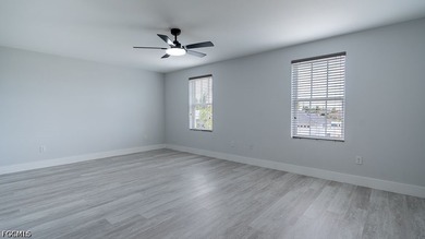 Beautifully renovated 4+Den, 2.5-bath home with a 2-car garage - photo 24