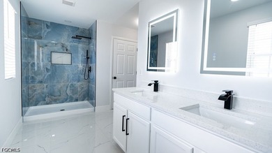 Beautifully renovated 4+Den, 2.5-bath home with a 2-car garage - photo 30