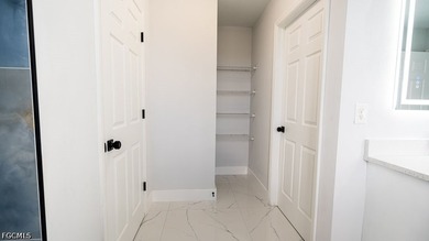 Beautifully renovated 4+Den, 2.5-bath home with a 2-car garage - photo 32