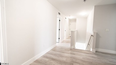 Beautifully renovated 4+Den, 2.5-bath home with a 2-car garage - photo 34