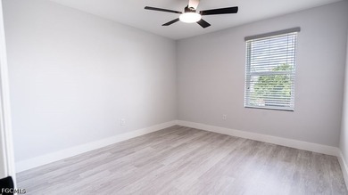Beautifully renovated 4+Den, 2.5-bath home with a 2-car garage - photo 35