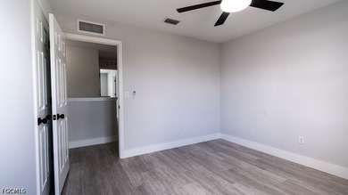 Beautifully renovated 4+Den, 2.5-bath home with a 2-car garage - photo 38