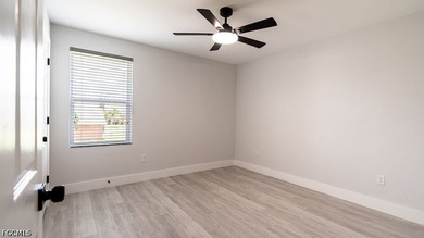 Beautifully renovated 4+Den, 2.5-bath home with a 2-car garage - photo 39