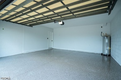 Beautifully renovated 4+Den, 2.5-bath home with a 2-car garage - photo 47
