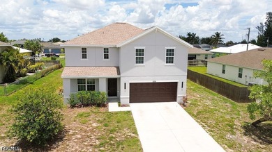 Beautifully renovated 4+Den, 2.5-bath home with a 2-car garage - photo 49