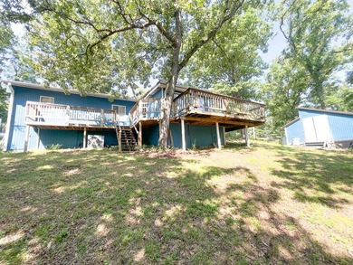 NEAR THE LAKE AND TOWN SERVICES 2 bedroom (plus bonus room that - photo 1