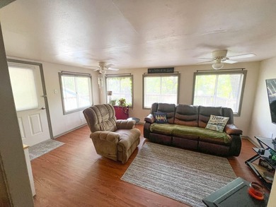 NEAR THE LAKE AND TOWN SERVICES 2 bedroom (plus bonus room that - photo 9