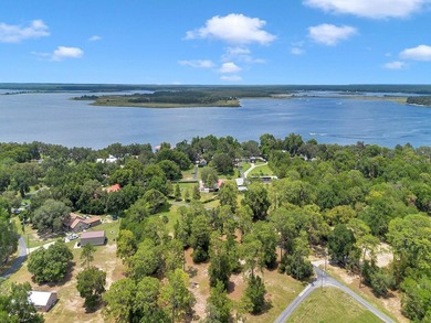 Gorgeous Ranch-Style Home in Gated Lake Kerr(Ker South) - photo 2