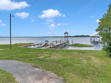Gorgeous Ranch-Style Home in Gated Lake Kerr(Ker South) - photo 3