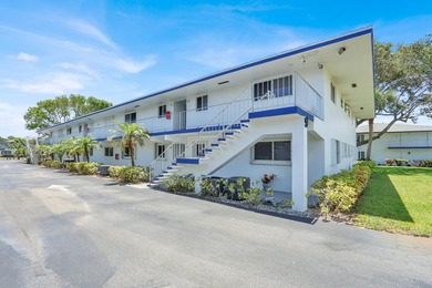 Rare 1st floor 2 bedroom, 2 bathroom condo with in unit laundry - photo 1