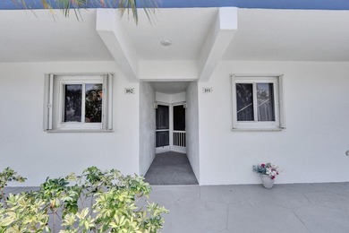 Rare 1st floor 2 bedroom, 2 bathroom condo with in unit laundry - photo 4