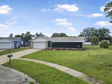 Big Lot. Big Updates. Big Opportunity! This move-in-ready Port - photo 2