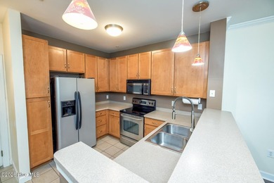 Price reduced, Motivated Seller! End unit, 2nd floor, no one - photo 12