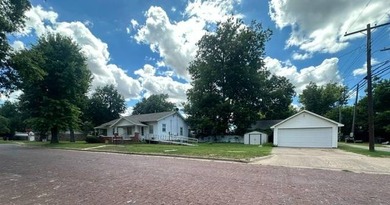 This 2-bedroom, 1-bath home offers approximately 1,120 square - photo 22