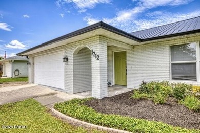 Welcome to this beautifully maintained 3-bedroom, 2-bath, 2 car - photo 3