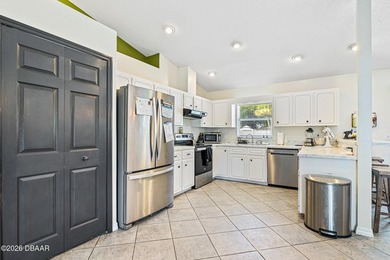 Welcome to this beautifully maintained 3-bedroom, 2-bath, 2 car - photo 7