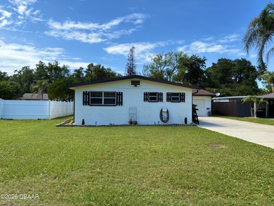Boasting a fabulous location just 10 minutes from the beach - photo 3