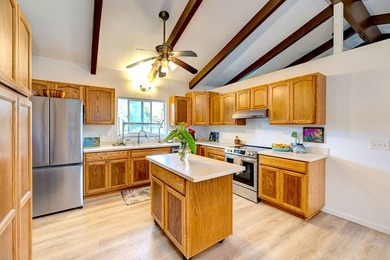 Tucked away in lush tropical foliage this well-built 3-bedroom - photo 8