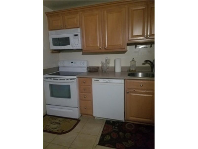 (private lake, pond, creek) Condo For Sale in Lauderhill Florida