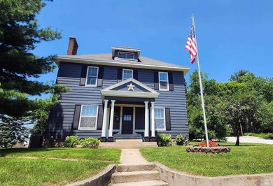 At 300 W Main Street, Syracuse, IN, discover a residential - photo 1