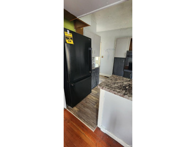 At 300 W Main Street, Syracuse, IN, discover a residential - photo 8