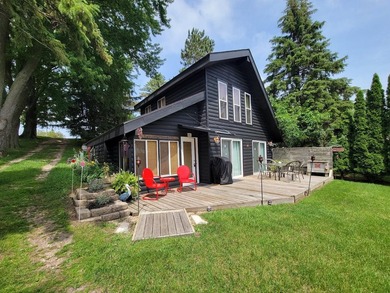 New Price! Waterfront Completely Furnished - Immaculate - photo 3