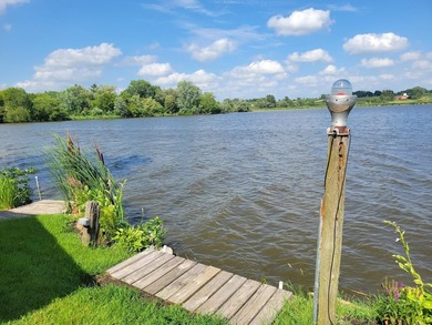 New Price! Waterfront Completely Furnished - Immaculate - photo 8